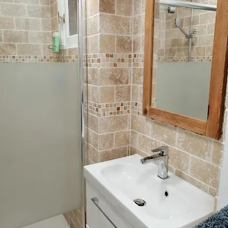 Couette-café La Petite Charnasserie 3*