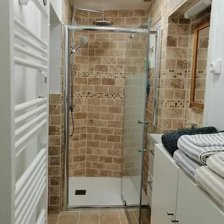 Couette-café La Petite Charnasserie 3*