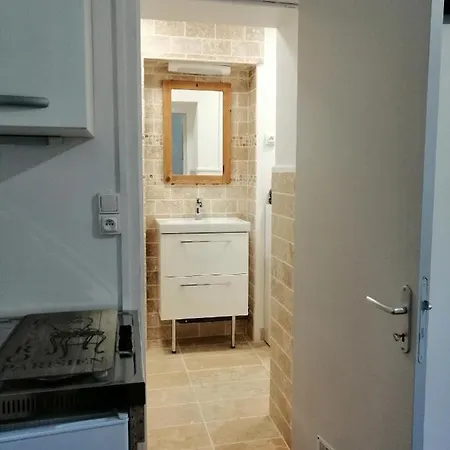 La Petite Charnasserie לינה וארוחת בוקר אנז'ה